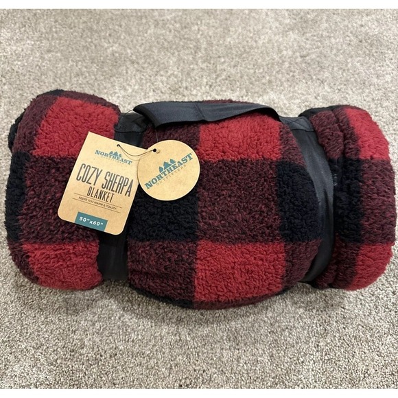 Northeast Outfitters Cozy Cabin Red Buffalo Check Sherpa Blanket 50" x 60" NEW - Picture 4 of 6
